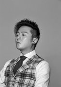 朱雨辰最新日系风写真 彰显熟男魅力
