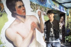 李程彬冬日随性街拍 阳光般微笑给人带来一丝暖意