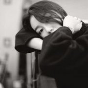 侧面黑白灰女生头像 黑白侧影qq女生头像
