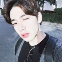 不可不钟情你男生头像 中分头像男生