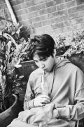 俞灏明全新黑白格调写真图片 文艺范儿十足