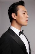 张桐干净利落的帅气黑色西服图片 型男魅力无法抵挡
