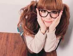 戴眼镜女生意境图片 秒速5厘米樱花飘向何方