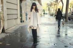 伤感黑白图片女生背影 烟点两根点一根留一根爱恨不留既往不咎
