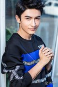 米热初秋写真 风格清新简约演绎时尚大男孩
